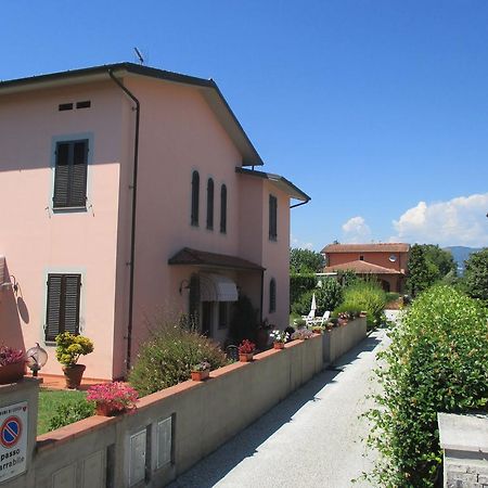 Affittacamere Villa Delia Lucca Esterno foto